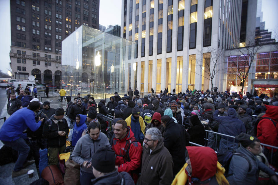 Crowds cue up outside Apple's flagshop store, in New York, Friday, March 16, 2012. Apple's latest iPad drew die-hard fans to stores in the U.S. and nine other countries Friday, many of whom lined up for hours to be among the first to buy one. (AP Photo/Richard Drew)