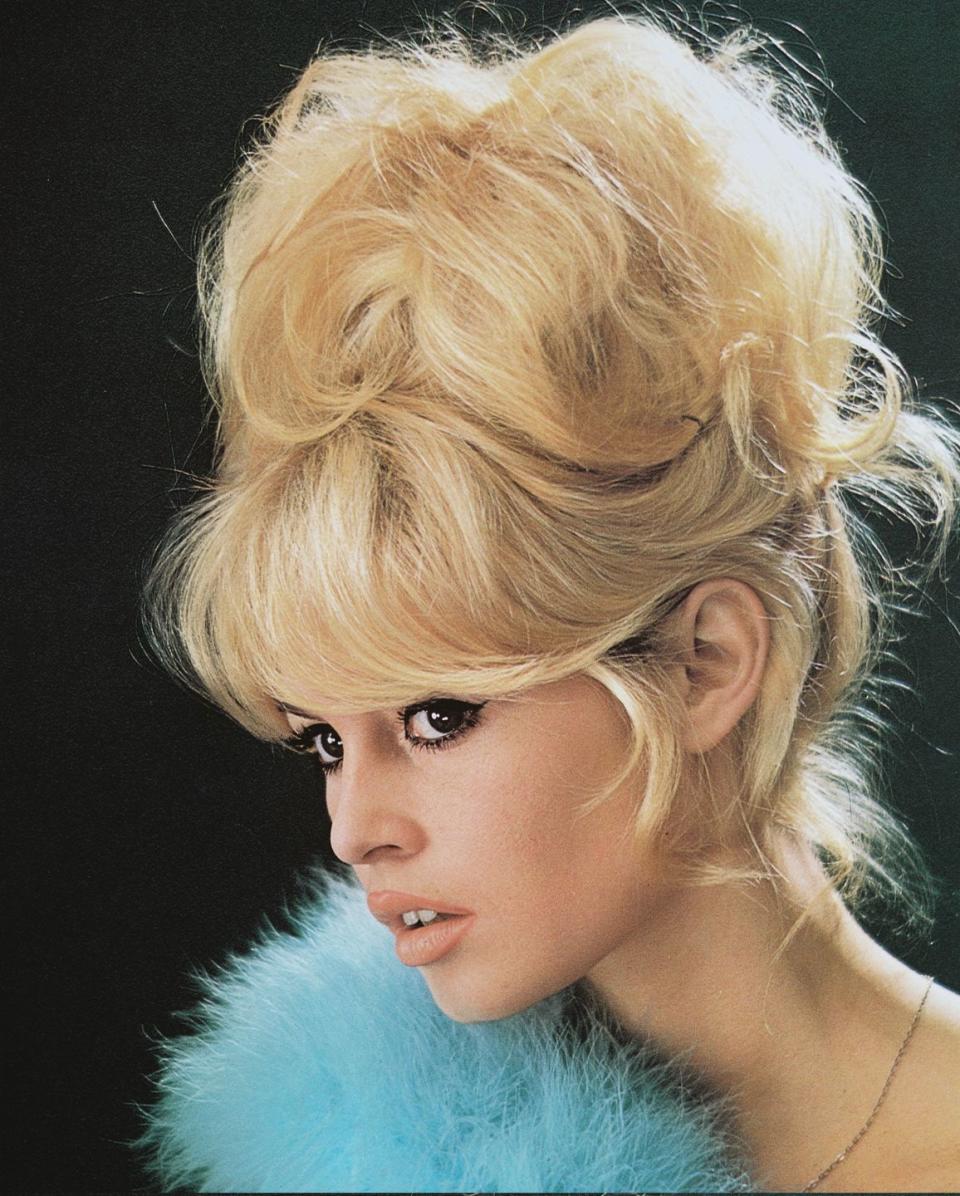 1960s Bouffant Hair Blonde Porn - Do You Remember These Trendy Hairstyles From Your High School Days?