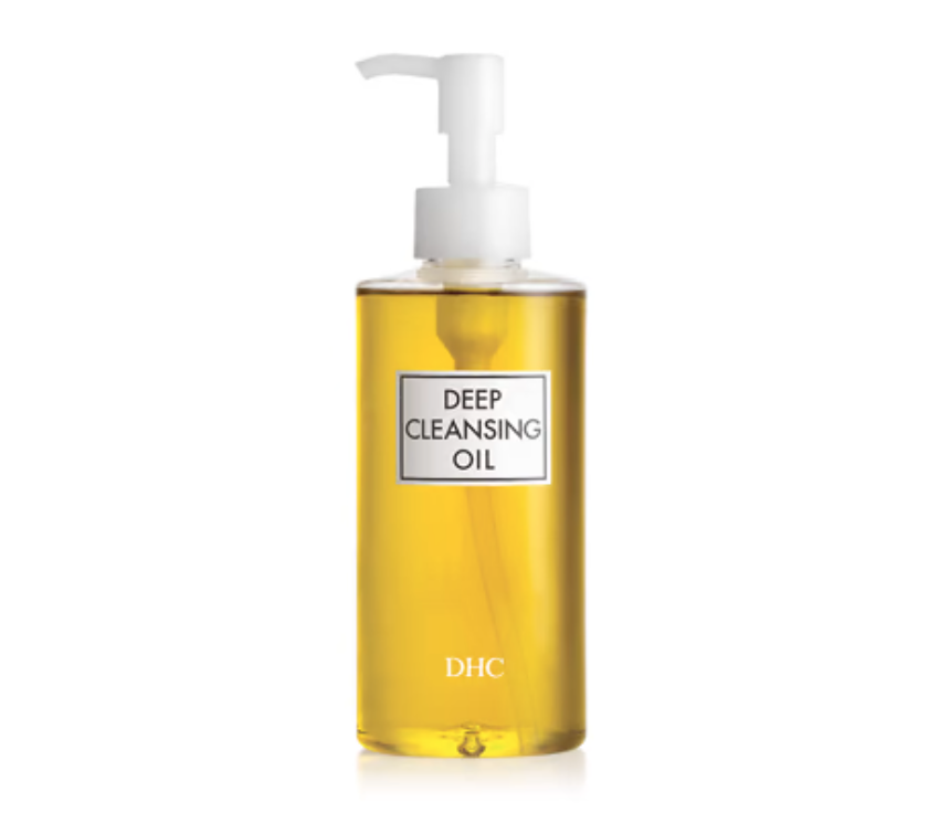 Das Deep Cleansing Oil von DHC verwandelt sich auf der Haut in einen milchigen Schaum, der Schmutz und sogar wasserfestes Make-up entfernt. (Bild: Feelunique)