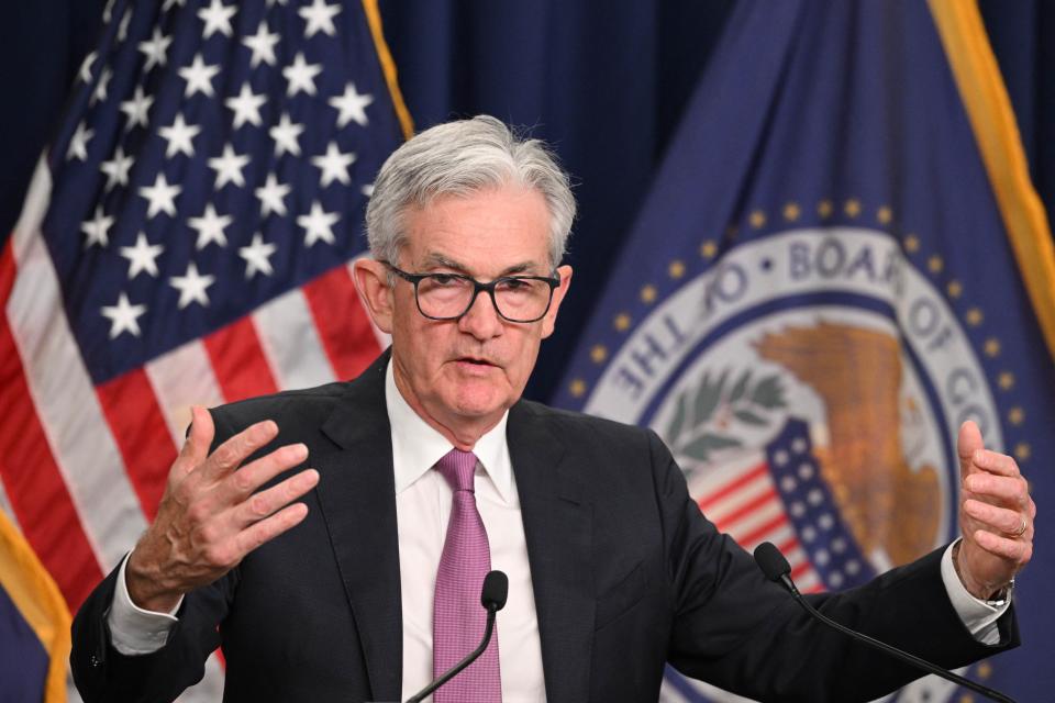 Le président du Conseil de la Réserve fédérale, Jerome Powell, s'exprime lors d'une conférence de presse à Washington, DC, le 27 juillet 2022. - Le 27 juillet, la Réserve fédérale américaine a de nouveau relevé le taux d'intérêt de référence de trois quarts de point de pourcentage dans sa bataille en cours pour comprimer faire baisser les pressions déchaînées sur les prix qui étreignent les familles américaines.  (Photo de MANDEL NGAN / AFP) (Photo de MANDEL NGAN/AFP via Getty Images)