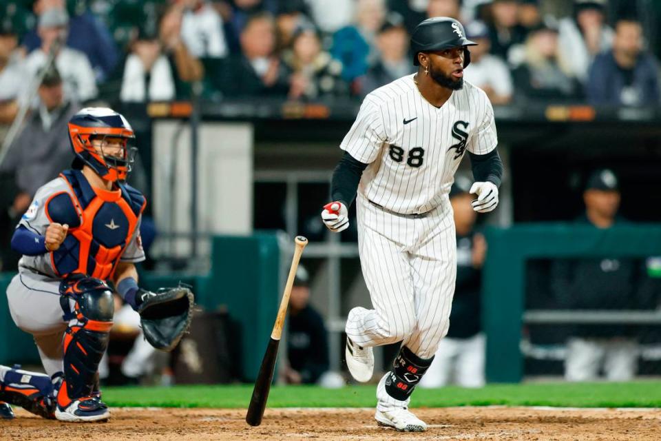 El jardinero de los Medias Blancas Luis Robert se encuentra al frente en cuadrangulares (11) igualado con Rafael Devers (Medias Rojas de Boston).