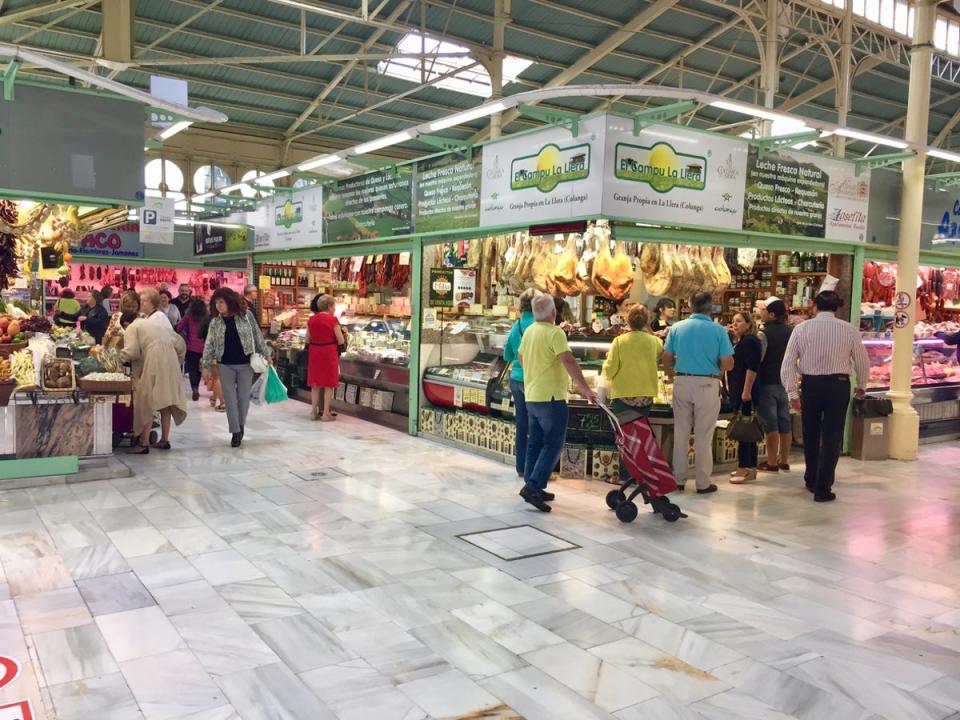 Pick up produce at the Mercado El Fontan (Getty)