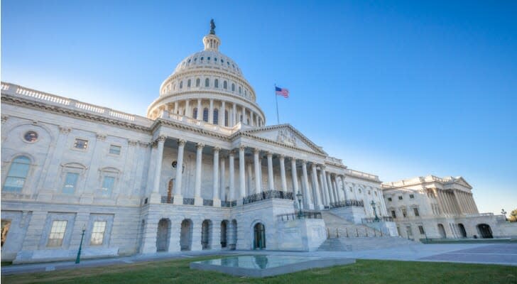 Ein neuer Gesetzesentwurf, der von zwei Demokraten im Repräsentantenhaus eingebracht wurde, zielt darauf ab, die Obergrenze von 10,000 US-Dollar für staatliche und lokale Steuerabzüge aufzuheben.