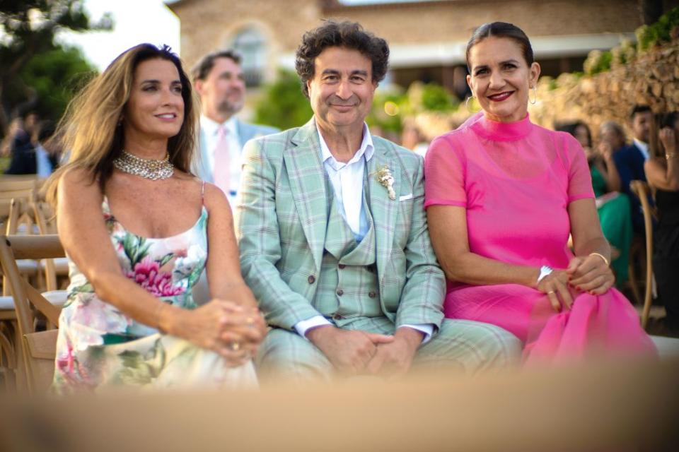 Pepe Rodríguez y Samantha Vallejo-Nágera en la boda de Jordi Cruz