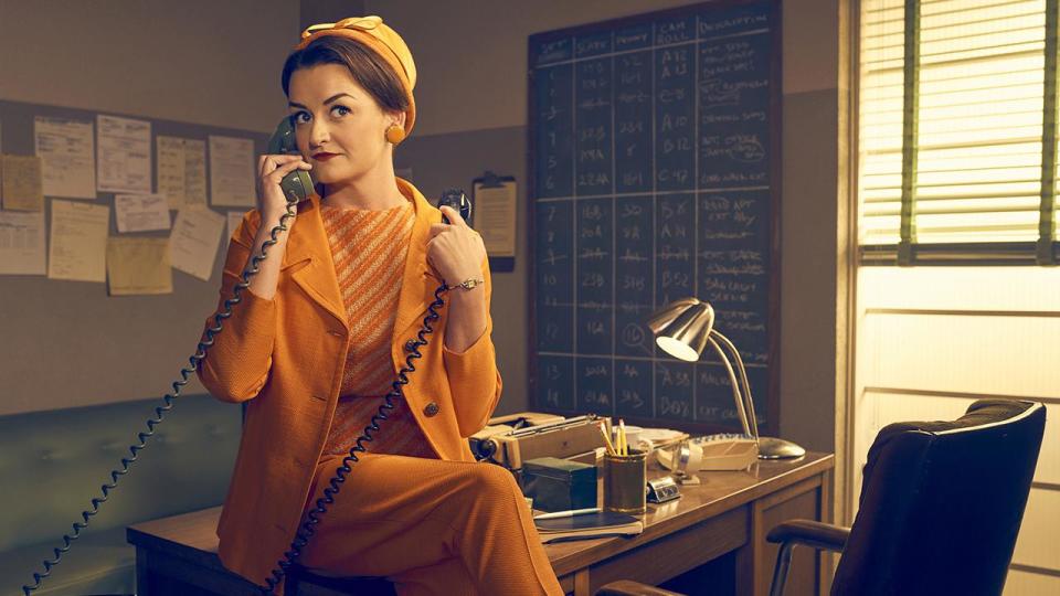 The actress opens up to ET about her newfound success on 'Feud' and on Broadway after waiting in the wings for her turn to shine.