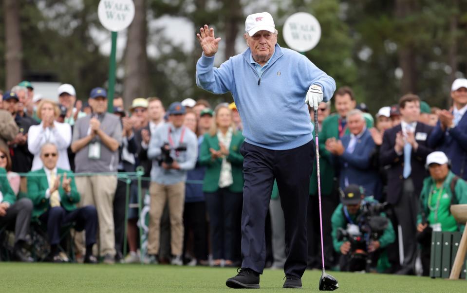 Jack Nicklaus applauds the crowds on the first tee