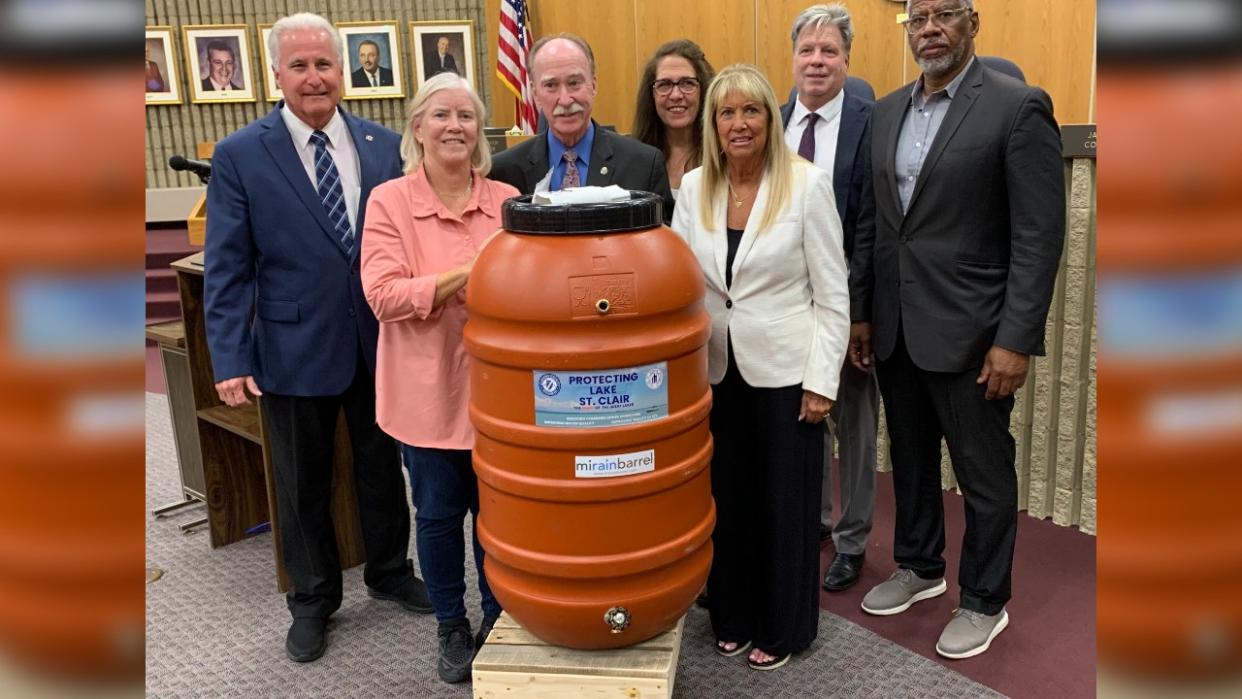 <div>Macomb County Public Works Commissioner Candice S. Miller and the Roseville City Council with a rain barrel following a presentation by the commissioner at the council meeting on Aug. 13. (Photo: Macomb County Public Works)</div>