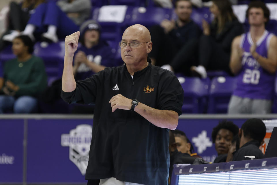 Louisiana-Monroe coach Keith Richard calls a play during the second half of the team's NCAA college basketball game against TCU, Thursday, Nov. 17, 2022, in Fort Worth, Texas.(AP Photo/Ron Jenkins)
