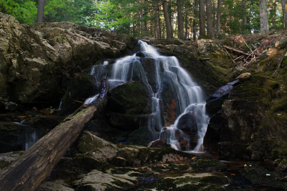 Appalachian Trail. Es quizá el más famoso de todos. Mide unas 2,200 millas (3,500km), atravesando 14 estados de EEUU. Si no tienes de 5 a 7 meses para recorrerlo, puedes optar por la sección del estado de Maine que cruza bosques de maple, ríos caudalosos, las famosas cascadas de Wilson, y te garantiza vistas panorámicas increíbles. Todo entre finales de mayo y principios de octubre. - Foto: Flickr.com/user/binkley27