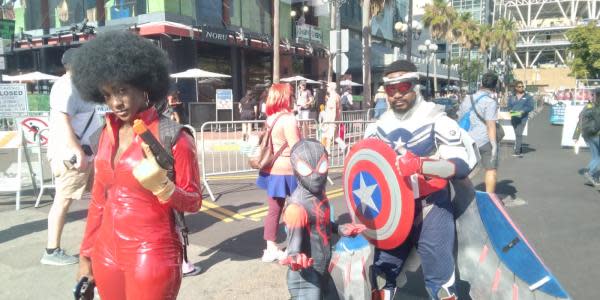 Cosplayers disfrutan de Comic-Con San Diego tras 2 años de pandemia