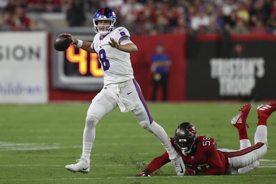 New York Giants quarterback Daniel Jones (8) eludes a tackle by Tampa Bay Buccaneers outside linebacker Shaquil Barrett (58) during the first half of an NFL football game Monday, Nov. 22, 2021, in Tampa, Fla. (AP Photo/Mark LoMoglio)