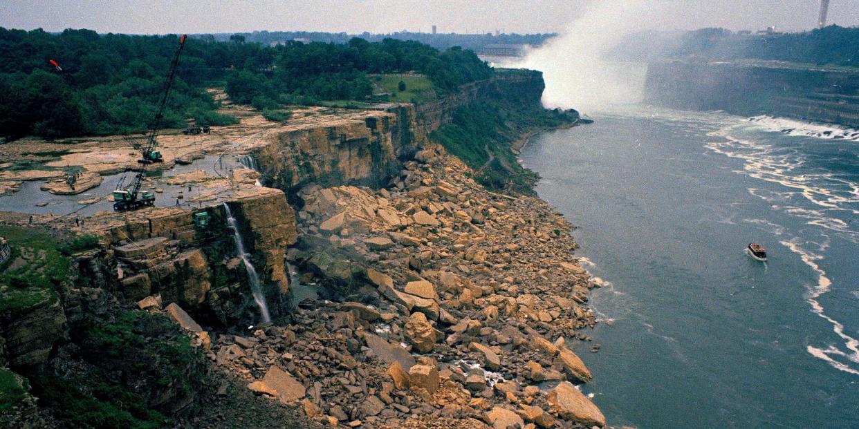 Niagara Falls dried up in 1969. A boat is seen in the water in the distance.