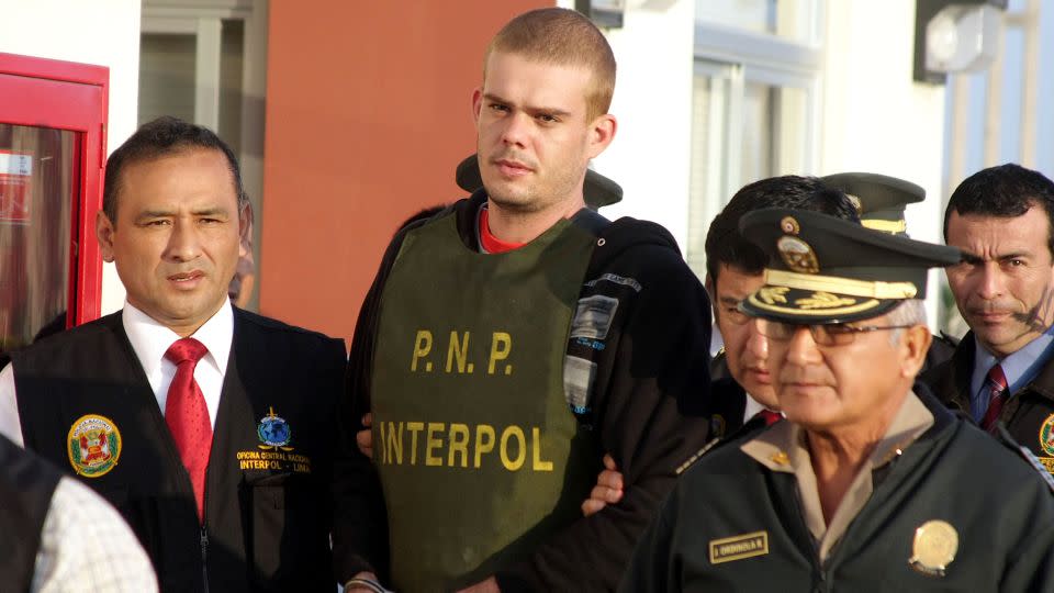 Joran van der Sloot, center, is escorted by Peruvian police June 4, 2010, after Chilean authorities handed him over. - Sebastian Silva/AFP/Getty Images/FILE