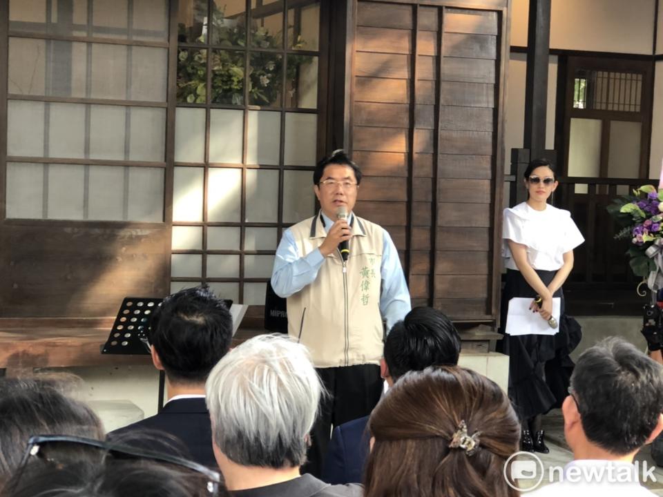 台南市定古蹟原台南州立農事試驗場長宿舍，百年老建築今（9）日華麗變身「離塵藝術空間」，開幕典禮請來台南市長黃偉哲等貴賓到場見證祝福。   圖：黃博郎／攝