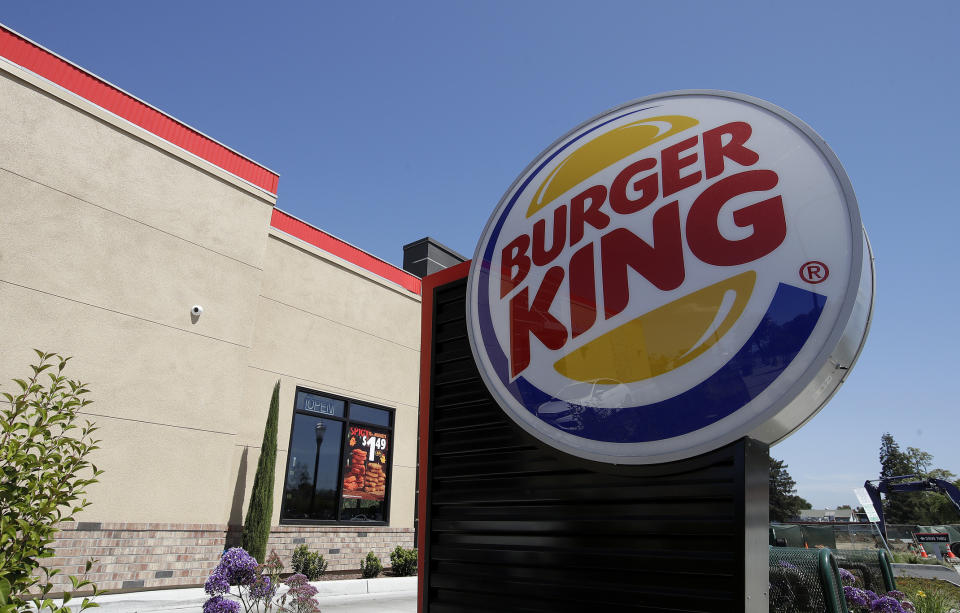 En esta imagen del 25 de abril de 2019, se ve un Burger King en Redwood City, California. (AP Foto/Jeff Chiu, Archivo)