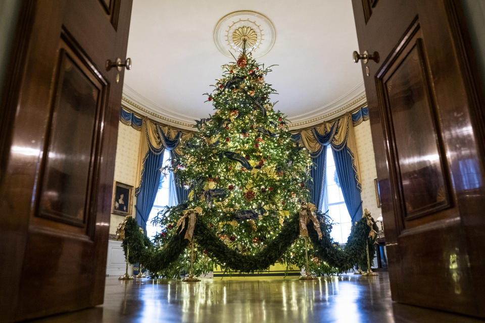 The Official White House Christmas Tree stands at 18 ft tall during the White House Christmas preview in the Blue Room of the White House on Monday, Nov. 26, 2018 in Washington, D.C. (Photo: Jabin Botsford/The Washington Post via Getty Images)