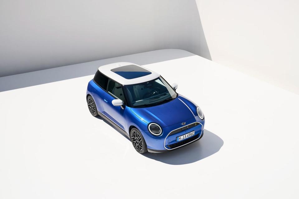 2025 mini cooper electric lineup in ocean blue with white interior