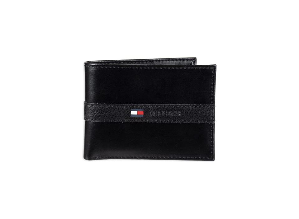 Say farewell to your old worn-out wallet and hello to this high-quality wallet that won't stretch out over time