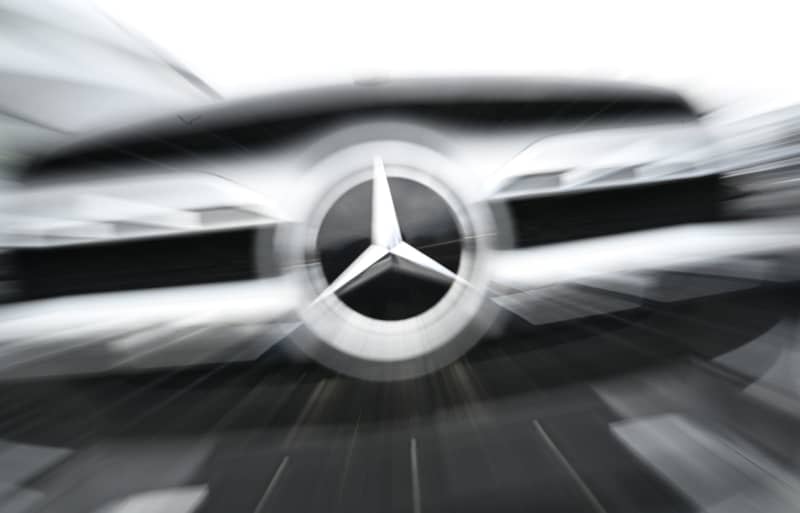 The logo of the Mercedes-Benz car brand is attached to the front of a Mercedes-Benz vehicle (wiping effect through long exposure and zooming).  Mercedes-Benz has recalled around 250,000 vehicles worldwide, a spokesman for the German carmaker confirmed on 20 February. Bernd Weißbrod/dpa