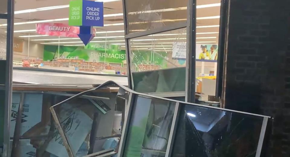 Car crashes in Kettering Rite Aid