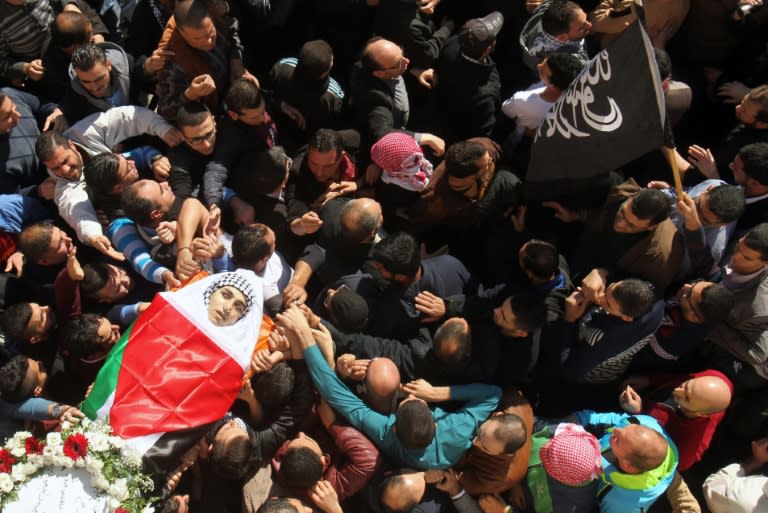 Mourners carry the body of 26-year-old Palestinian Shadi Arafa during his funeral on November 20, 2015 in the West Bank city of Hebron, who was killed in an attack the previous day near the Jewish settlement bloc of Gush Etzion