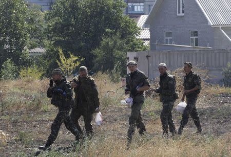 Soldiers of Ukrainian self-defence battalion "Azov" walk near a checkpoint in the southern coastal town of Mariupol, September 5, 2014. REUTERS/Vasily Fedosenko