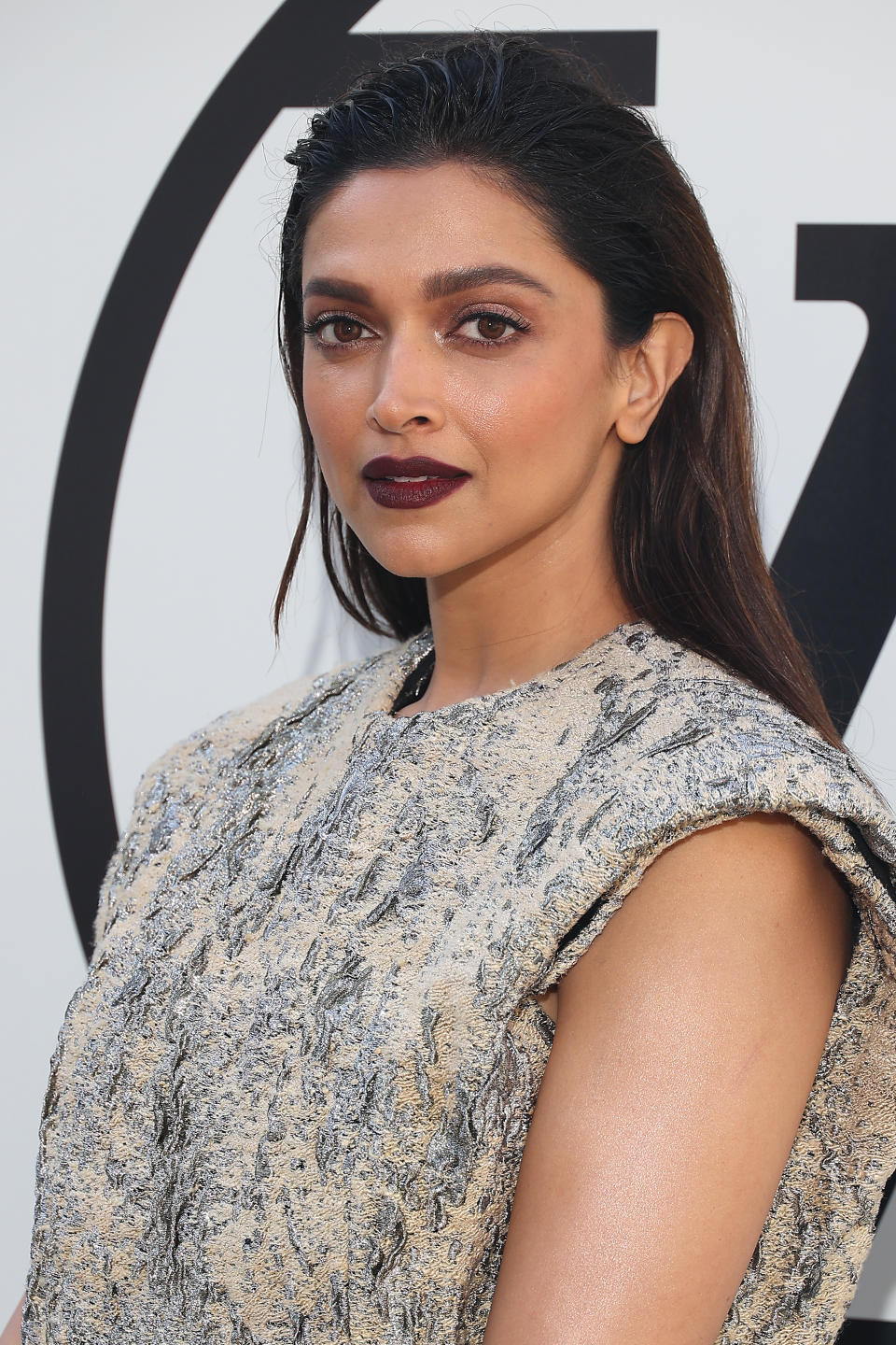 <p>La star indienne Deepika Padukone était présente au défilé Louis Vuitton de cette Paris Fashion Week. Il ne fait nul doute que ses photos dans la capitale française feront un carton sur son compte Instagram, où elle possède pas moins de 70 millions d'abonnés. (Crédit Marc Piasecki/WireImage)</p> 