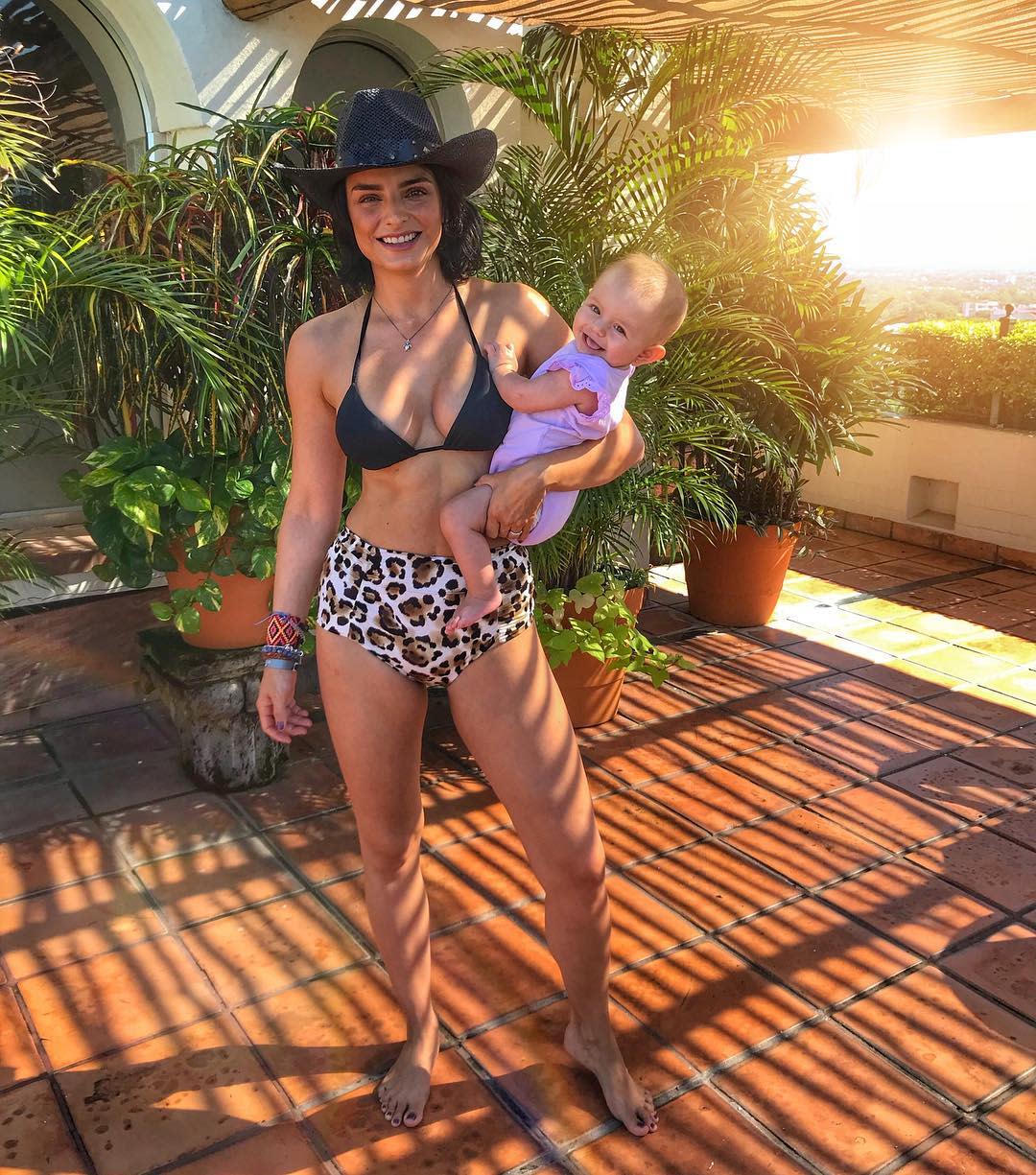 Aislinn Derbez presume esta figura post-parto a 7 meses de haber dado a luz. <a href="https://www.instagram.com/aislinnderbez/?hl=en" rel="nofollow noopener" target="_blank" data-ylk="slk:Foto: Aislinn Derbez/Instagram;elm:context_link;itc:0;sec:content-canvas" class="link ">Foto: Aislinn Derbez/Instagram</a>