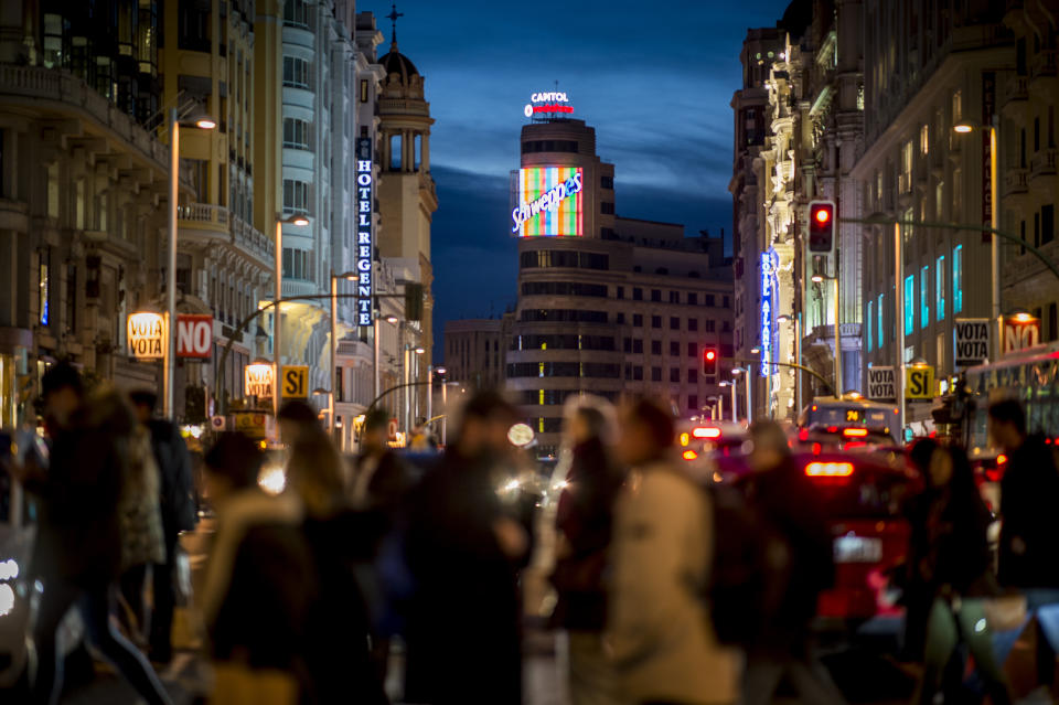 <p>España es el cuarto país en el que resulta más fácil compatibilizar la vida personal con la laboral. Según la OCDE, el 2,5% de sus empleados pasan más de 50 horas trabajando a la semana y al día la media de tiempo libre es de 15,7 horas. (Foto: Getty Images).</p> 