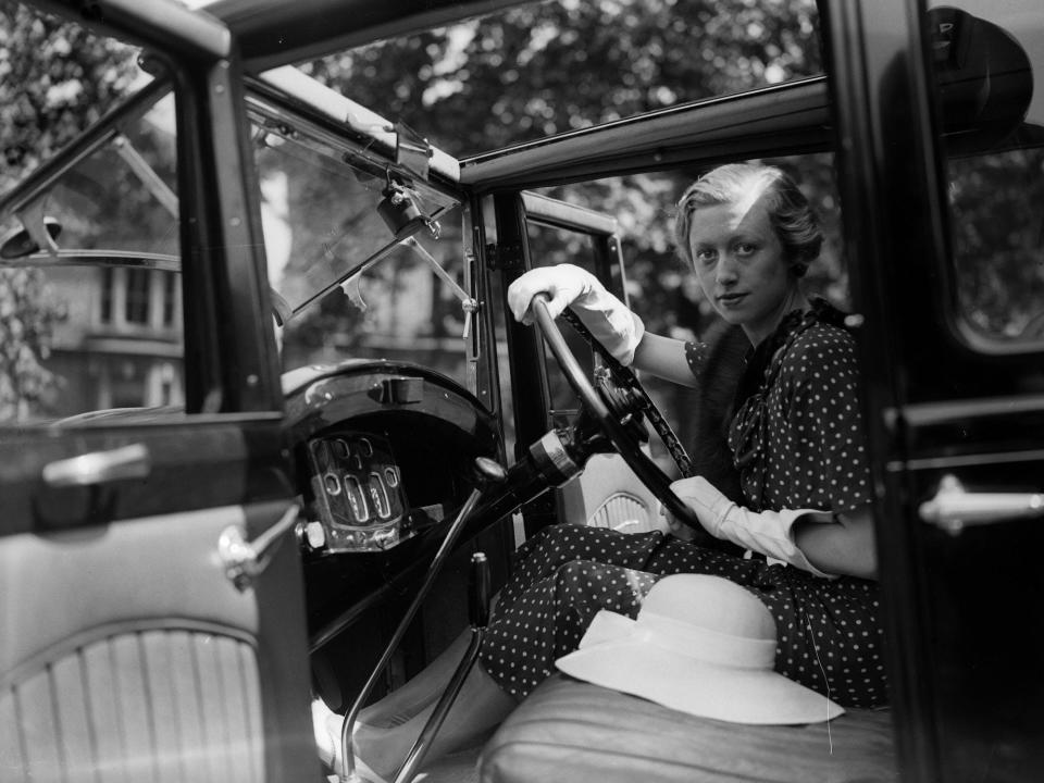 1920s automobile woman