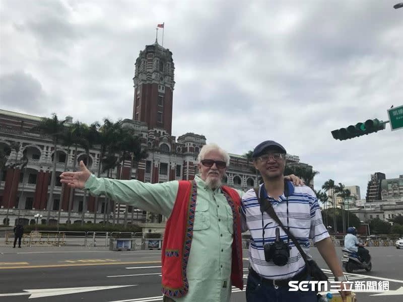 大學教授陳勇瑞將費爾尋子的故事拍成紀錄片，傳遞父愛和台灣人的良善。（圖／費爾的旅程提供）