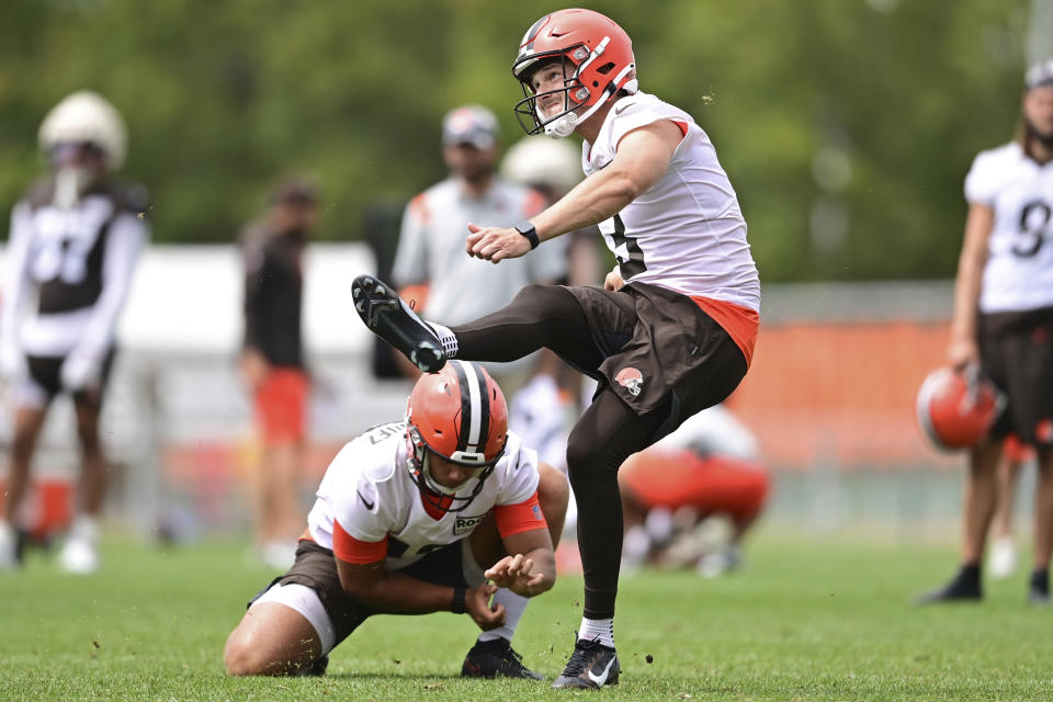 Cleveland Browns place kicker Cade York kicks a field goal during NFL football practice in Berea, Ohio, Tuesday, Aug. 16, 2022. (AP Photo/David Dermer)