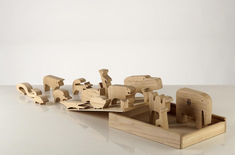16 Animals, a wooden puzzle, was created by Mari in 1957 (Danese Milano/Federico Villa)