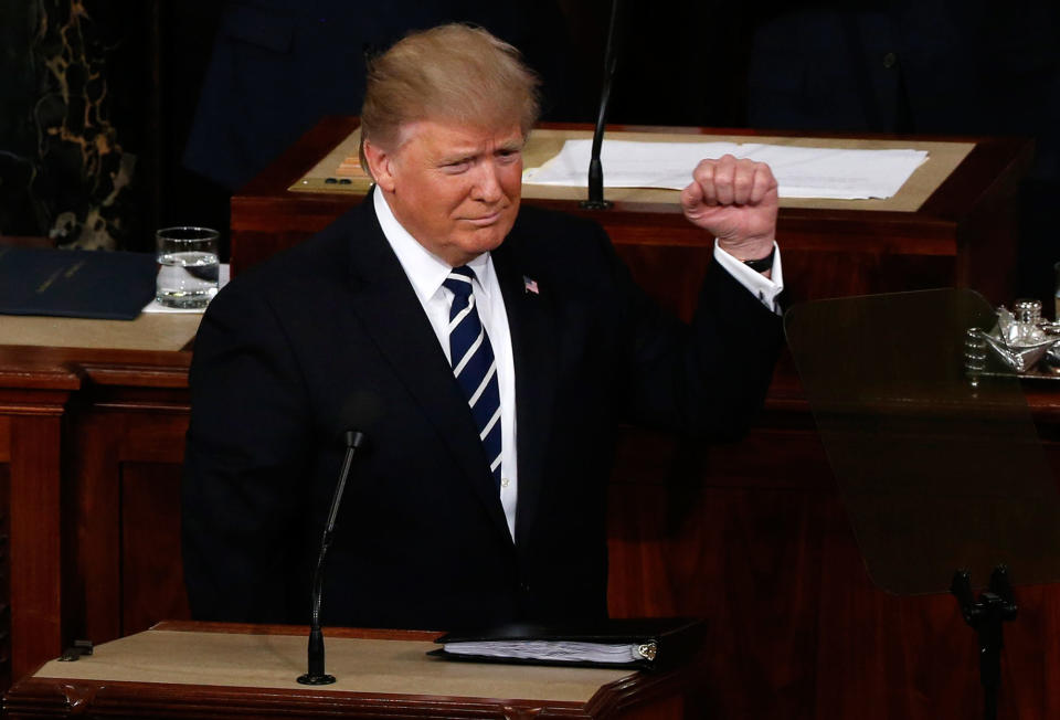 <p>U.S. President Trump Addresses Joint Session of Congress – Washington, U.S. – 28/02/17 – U.S. President Donald Trump pumps his fist as he arrives at the podium. (Jonathan Ernst/Reuters) </p>