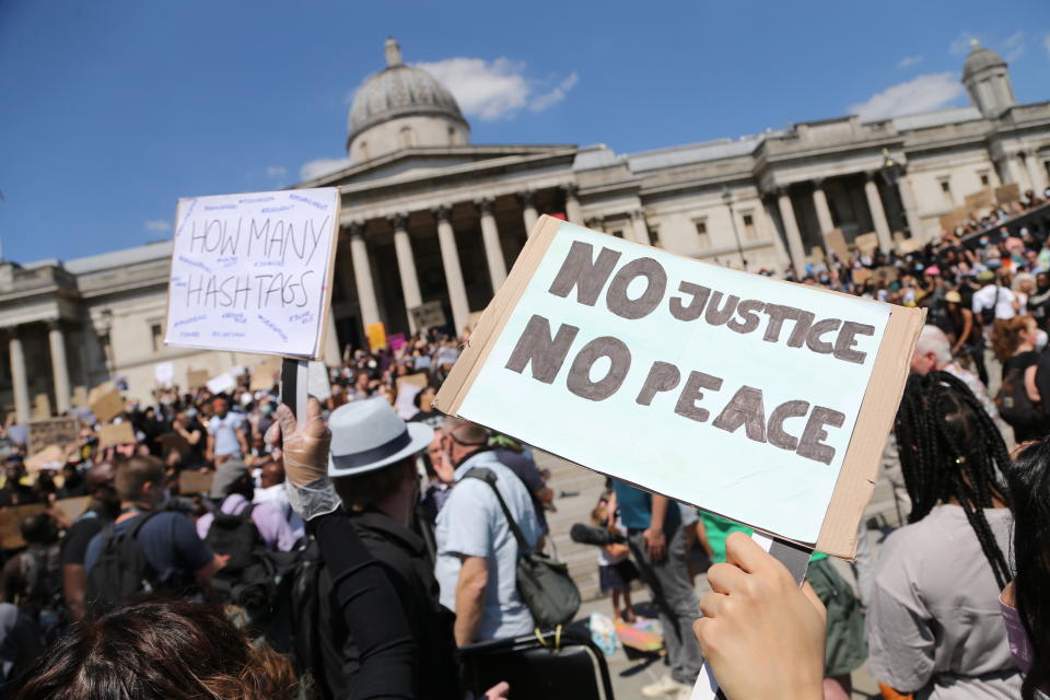 LONDON, UNITED KINGDOM - MAY 31: People gather during a protest over the death of George Floyd, an unarmed black man who died after being pinned down by a white police officer in USA, at Trafalgar Square on May 31, 2020 in London, United Kingdom. (Photo by Ilyas Tayfun Salci/Anadolu Agency via Getty Images)