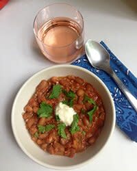 original-201310-a-dinner-under-600-calories-chili-with-rose.jpg
