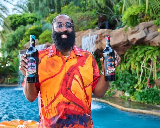 James Harden wprowadził na rynek kolekcję win J-HARDEN we współpracy z Accolade Wines.  (Dostarczone przez Accolade Wines)