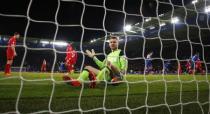 Britain Football Soccer - Leicester City v Liverpool - Premier League - King Power Stadium - 27/2/17 Liverpool's Simon Mignolet looks dejected after Leicester City's Jamie Vardy scores their third goal Action Images via Reuters / Jason Cairnduff Livepic