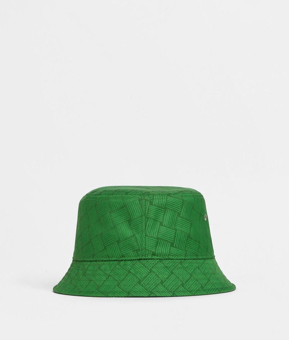 編織紋路漁夫帽，NT$15,800。（BOTTEGA VENETA提供）