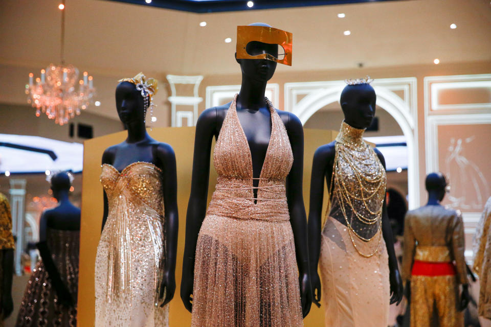 <p>Christian Dior tenía una visión muy diferente del vestuario de gala y consideraba que la noche era el único momento en el que se podía escapar de la realidad. (Foto: Henry Nicholls / Reuters). </p>