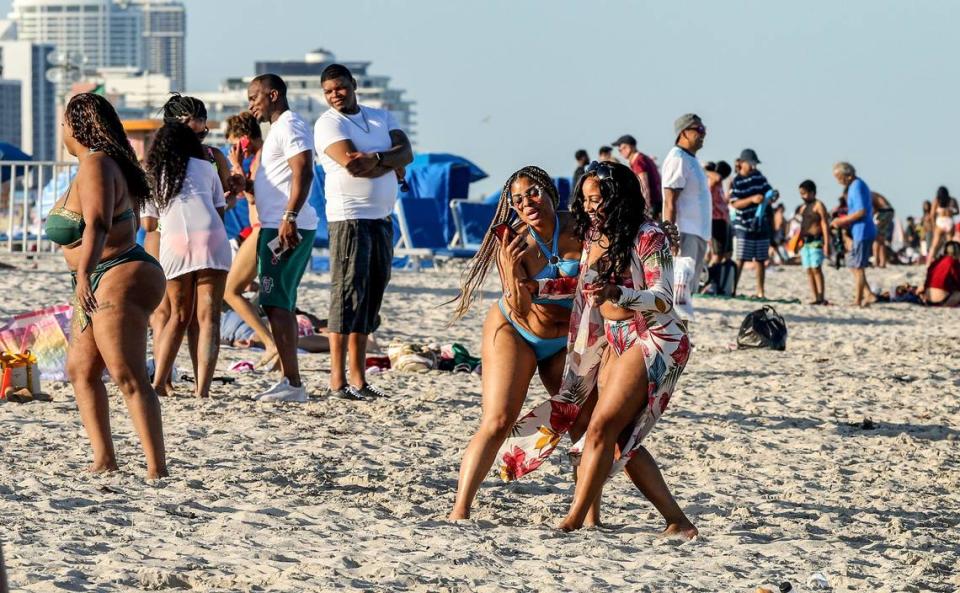 Spring breakers enjoy a quiet and a pleasant weather in South Beach,. on Saturday March 26, 2022,