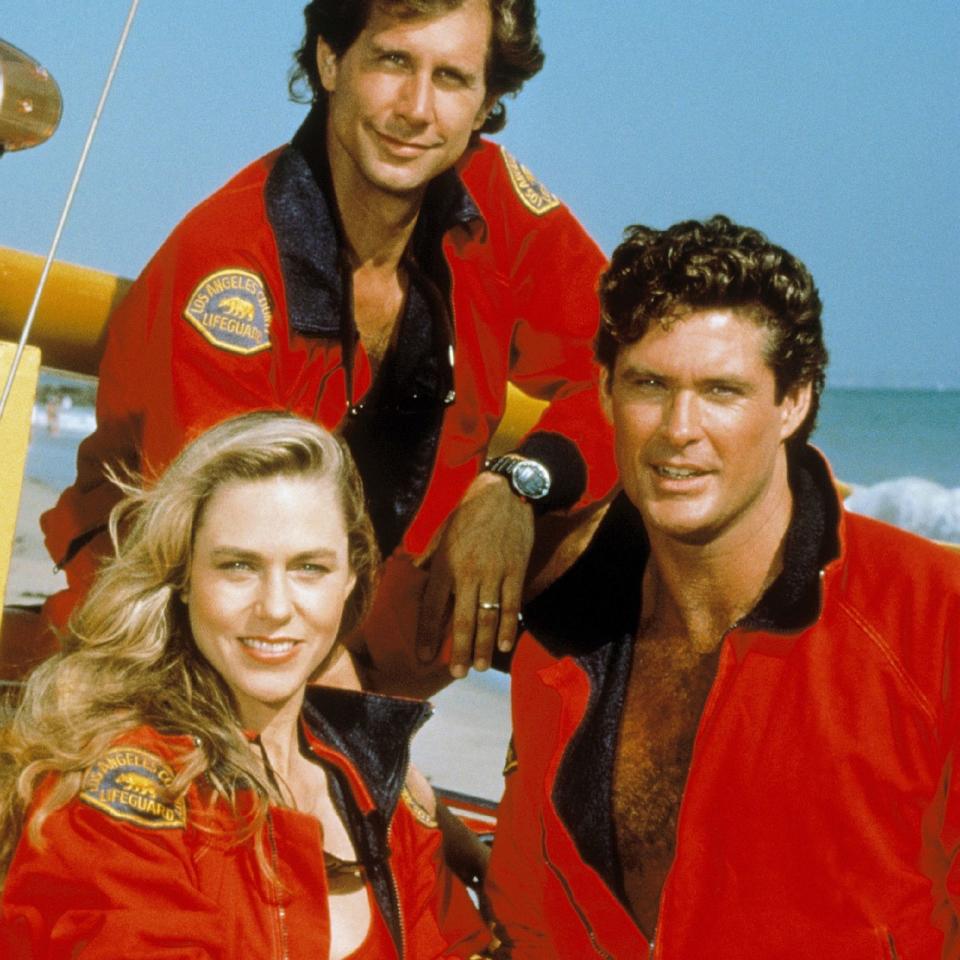 <p>Wie auch Parker Stevenson (oben) spielte Shawn Weatherly (links) nur eine Staffel lang bei "Baywatch" mit: Für die ehemalige "Miss Universe" sollte die Rolle der Jill Riley der größte Erfolg ihrer Schauspielkarriere bleiben ... (Bild: TVNOW / Betafilm)</p> 