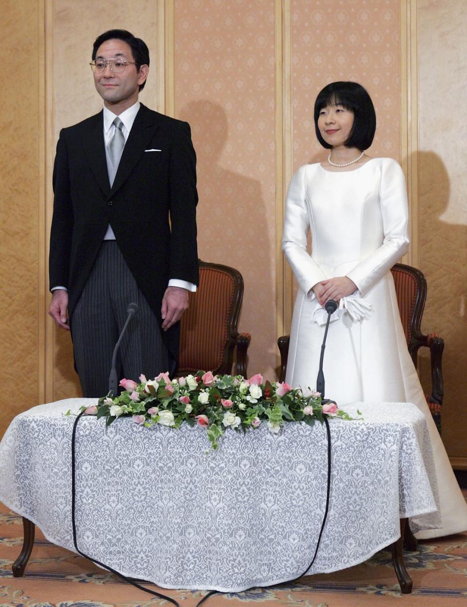 Sayako, Princess Nori, lost her royal status.