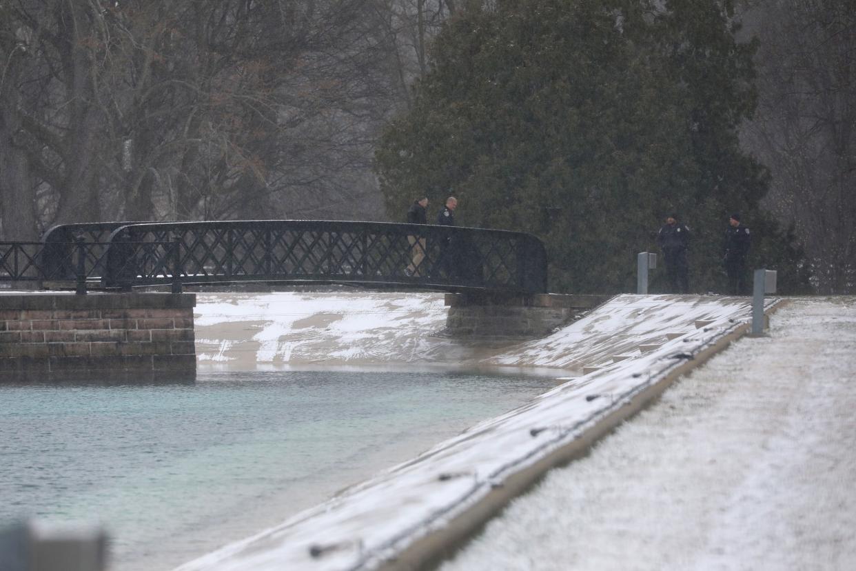 A dead body was found in the Highland Park Reservoir. Rochester police are at the western end of the reservoir investigating.