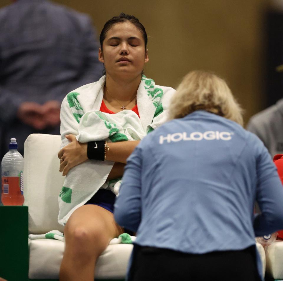 La llorosa Emma Raducanu se retira lesionada para despertar temores en el Abierto de Australia - GETTY IMAGES