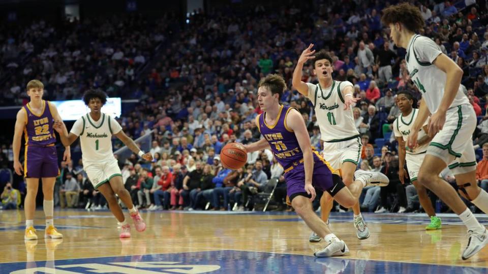 Lyon County’s Travis Perry keeps the Great Crossing defense on its heels during Saturday’s Sweet 16 semifinals.