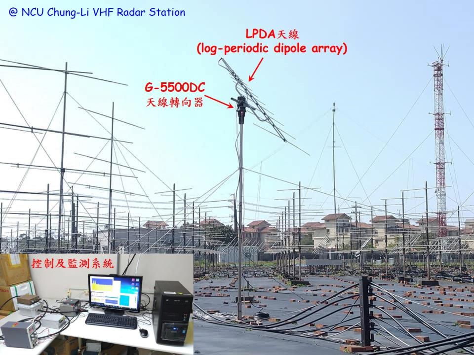 中央大學太空系楊雅惠教授（後排中間）團隊在中壢特高頻雷達站所建置的首座「臺灣太陽無線電波觀測站」，成功捕捉太陽風暴訊號。(楊雅惠教授提供)