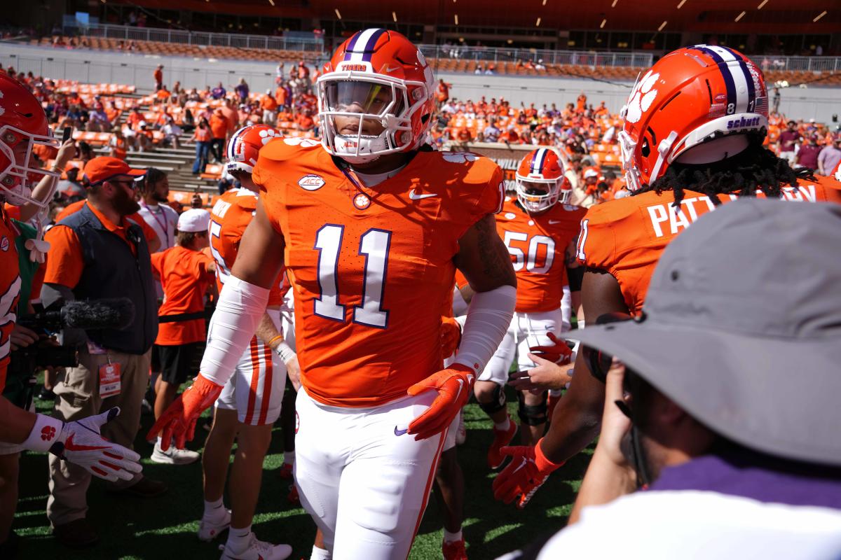 Clemson Football defensive lineman Peter Woods squats 700 pounds in impressive display of strength