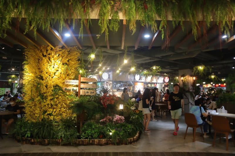 foodie's garden - foodcourt interior