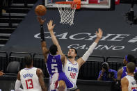 Sacramento Kings guard De'Aaron Fox (5) goes to the basket against Los Angeles Clippers center Ivica Zubac (40) during the first quarter of an NBA basketball game in Sacramento, Calif., Friday, Jan. 15, 2021. (AP Photo/Rich Pedroncelli)